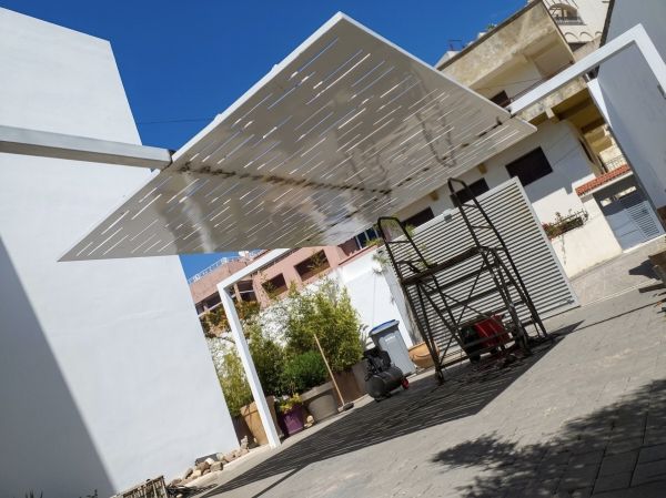 Pergola acier sur mesure — Villa Meknès